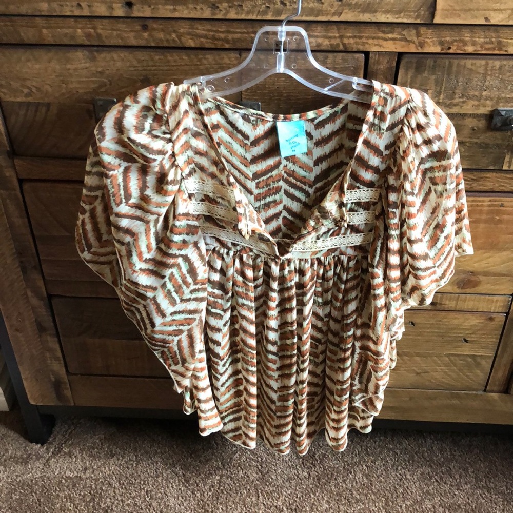 Float short sleeve blouse